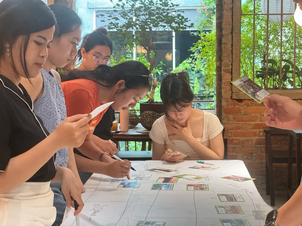 Participants in discussion about resource cycles