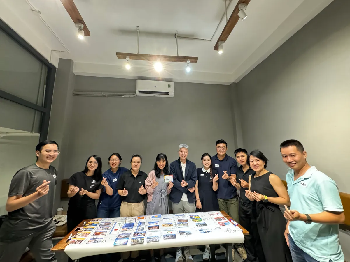 Full group photo of digital collage workshop participants